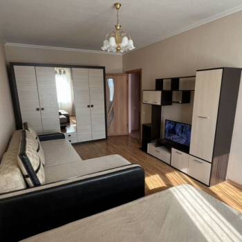 Сдается 1-комнатная квартира, 42 м²