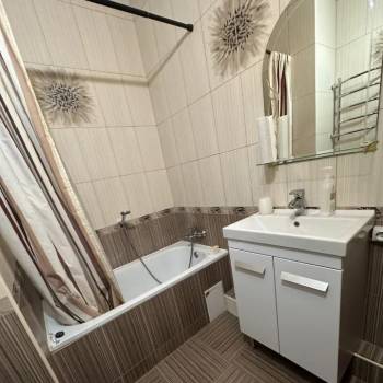 Сдается 1-комнатная квартира, 54 м²