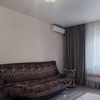 Продается 1-комнатная квартира, 42 м²