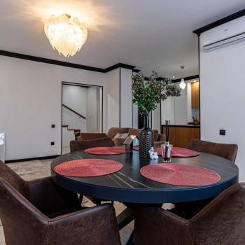 Продается Многокомнатная квартира, 243,6 м²