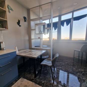 Сдается 1-комнатная квартира, 52 м²