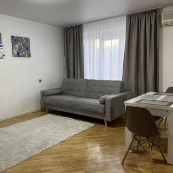 Сдается 1-комнатная квартира, 56 м²
