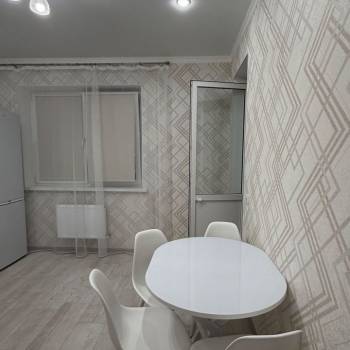 Сдается 2-х комнатная квартира, 77 м²