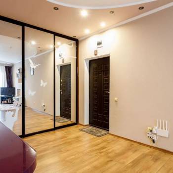 Продается 1-комнатная квартира, 42 м²