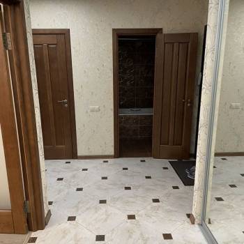 Сдается 2-х комнатная квартира, 77 м²