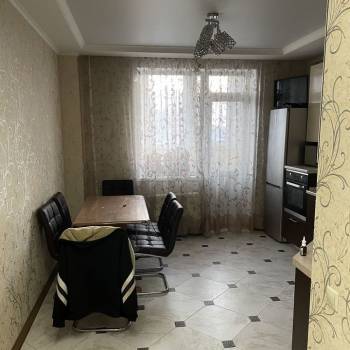 Сдается 2-х комнатная квартира, 77 м²
