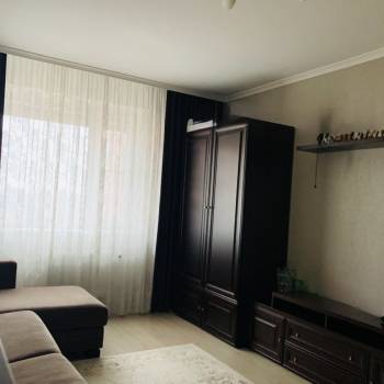 Продается 1-комнатная квартира, 42 м²
