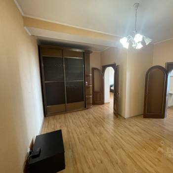Сдается 1-комнатная квартира, 64 м²