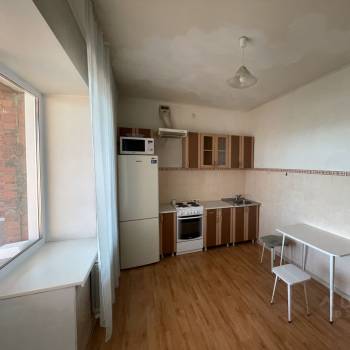 Сдается 1-комнатная квартира, 64 м²