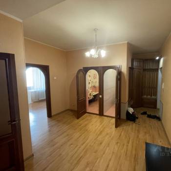 Сдается 1-комнатная квартира, 64 м²