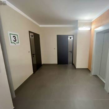 Продается 1-комнатная квартира, 67 м²