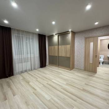 Продается 1-комнатная квартира, 42 м²