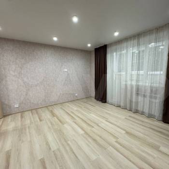 Продается 1-комнатная квартира, 42 м²