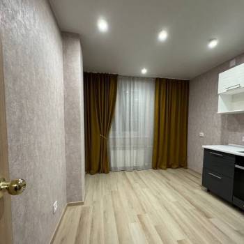 Продается 1-комнатная квартира, 42 м²