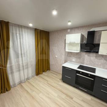 Продается 1-комнатная квартира, 42 м²