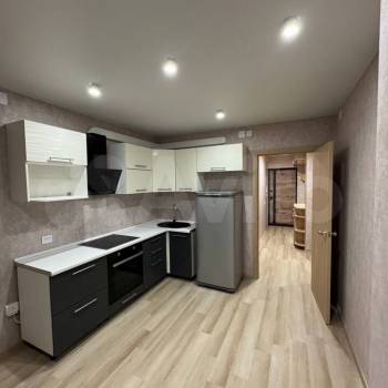 Продается 1-комнатная квартира, 42 м²