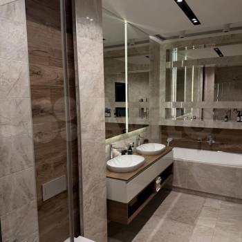 Продается 3-х комнатная квартира, 132 м²