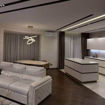 Продается 3-х комнатная квартира, 132 м²