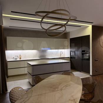 Продается 3-х комнатная квартира, 132 м²