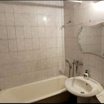 Продается 1-комнатная квартира, 54 м²