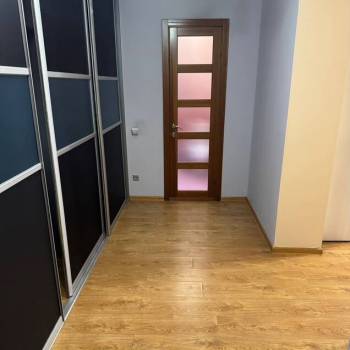 Продается 1-комнатная квартира, 42 м²