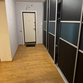 Продается 1-комнатная квартира, 42 м²