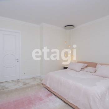 Продается 1-комнатная квартира, 120 м²