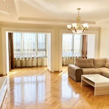 Продается 2-х комнатная квартира, 111 м²