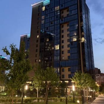 Продается 1-комнатная квартира, 160 м²