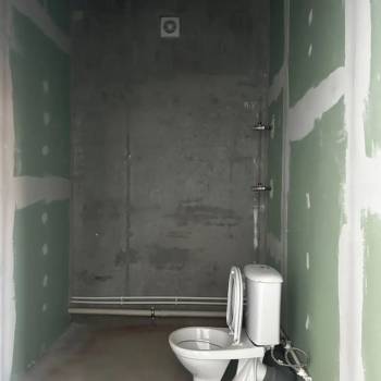 Продается 1-комнатная квартира, 160 м²