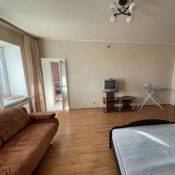 Сдается 1-комнатная квартира, 64 м²