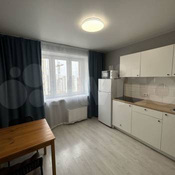 Сдается 1-комнатная квартира, 38 м²