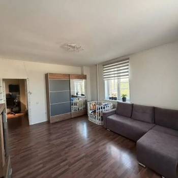 Продается 1-комнатная квартира, 42 м²