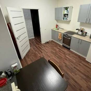 Продается 1-комнатная квартира, 42 м²