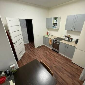 Продается 1-комнатная квартира, 42 м²