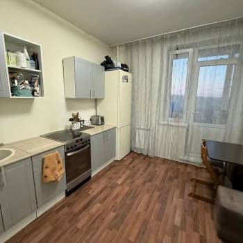 Продается 1-комнатная квартира, 42 м²