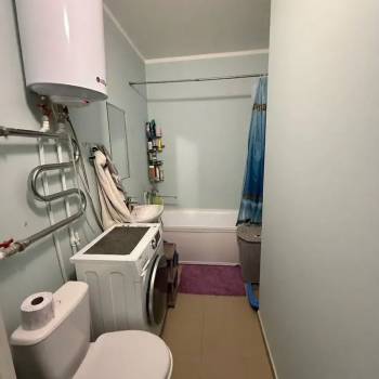 Продается 1-комнатная квартира, 42 м²