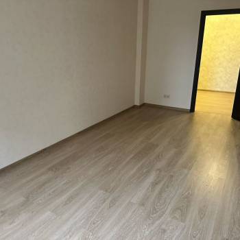 Продается 1-комнатная квартира, 106 м²