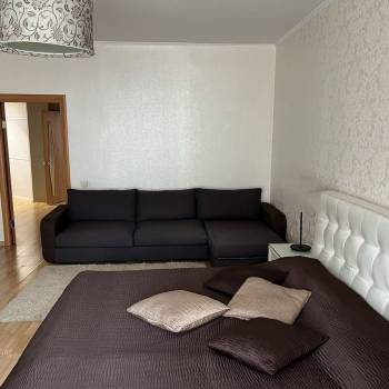 Продается 1-комнатная квартира, 67,4 м²