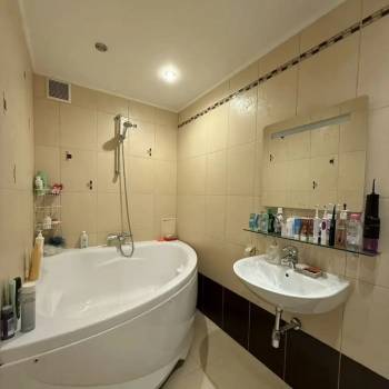 Продается Многокомнатная квартира, 143,2 м²