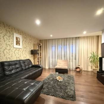 Продается Многокомнатная квартира, 143,2 м²