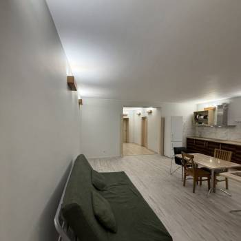 Сдается 1-комнатная квартира, 80 м²
