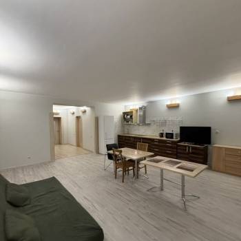 Сдается 1-комнатная квартира, 80 м²