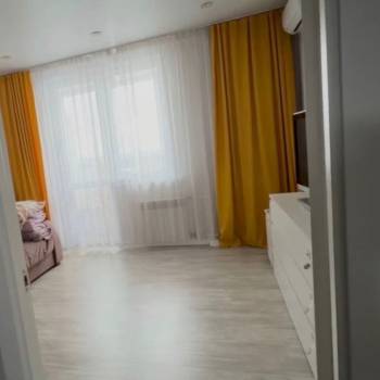 Продается 1-комнатная квартира, 42 м²
