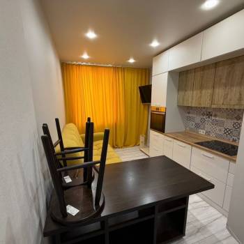 Продается 1-комнатная квартира, 42 м²