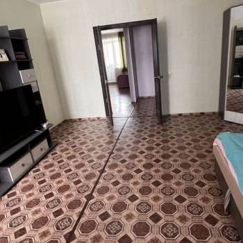 Продается 1-комнатная квартира, 72,8 м²
