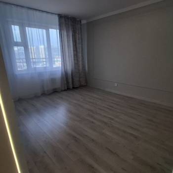 Продается 1-комнатная квартира, 37 м²