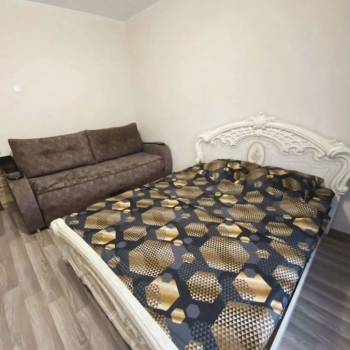 Продается 1-комнатная квартира, 42 м²