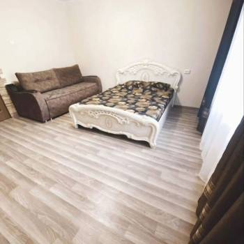 Продается 1-комнатная квартира, 42 м²