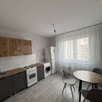 Сдается 1-комнатная квартира, 38 м²